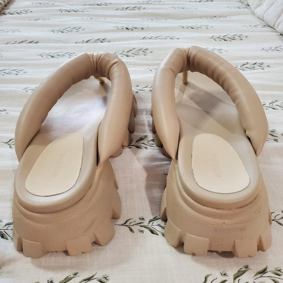 PrettyLittleThing Cream Toe Post Cleated Sole Chunky Sandals Size 39 (8) - Picture 5 of 14